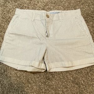 Gap 4” size 6 striped soft material.Excellent condition